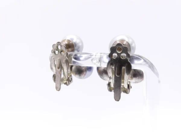 Tri Faux Pearl Clip On Earring - Image 3