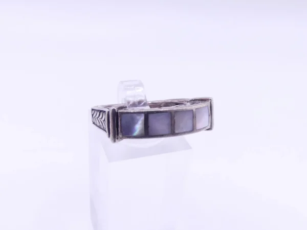 J83024-18Mother Of Pearl Sterling Ring