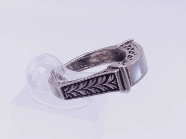 J83024-18Mother Of Pearl Sterling Ring - Image 2